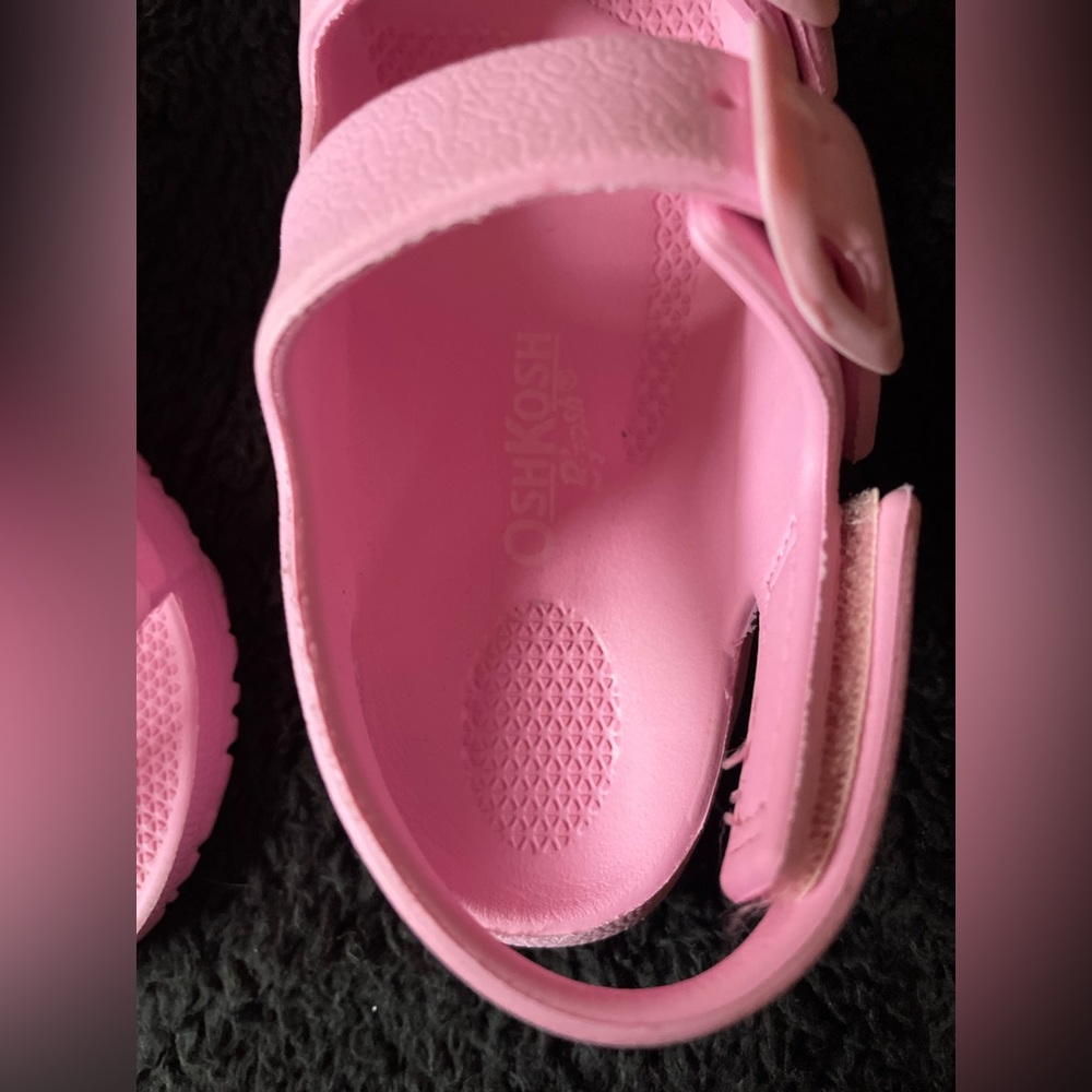 Toddler size 8, OshKosh sandal. Gently Used